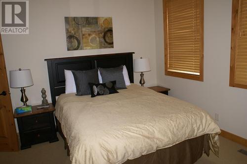 1802 Greywolf  Drive, Panorama, BC - Indoor Photo Showing Bedroom