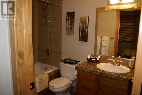 1802 Greywolf  Drive, Panorama, BC - Indoor Photo Showing Bathroom