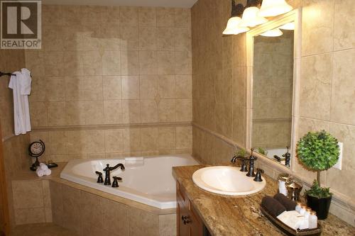 1802 Greywolf  Drive, Panorama, BC - Indoor Photo Showing Bathroom