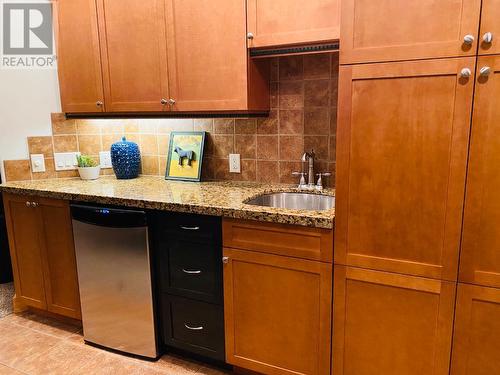 1802 Greywolf  Drive, Panorama, BC - Indoor Photo Showing Kitchen