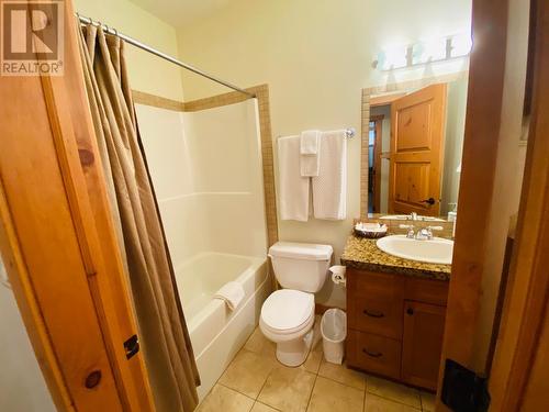 1802 Greywolf  Drive, Panorama, BC - Indoor Photo Showing Bathroom