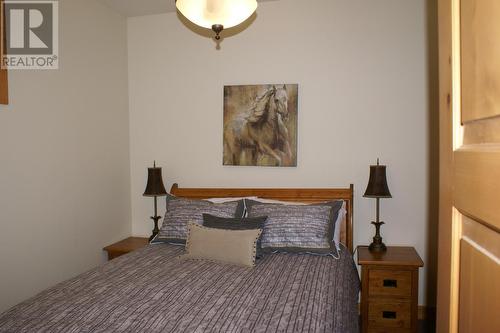 1802 Greywolf  Drive, Panorama, BC - Indoor Photo Showing Bedroom