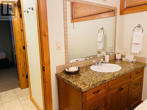 1802 Greywolf  Drive, Panorama, BC - Indoor Photo Showing Bathroom