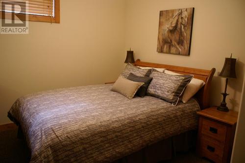 1802 Greywolf  Drive, Panorama, BC - Indoor Photo Showing Bedroom