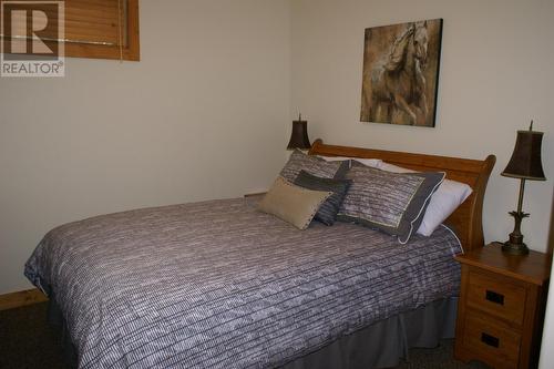 1802 Greywolf  Drive, Panorama, BC - Indoor Photo Showing Bedroom