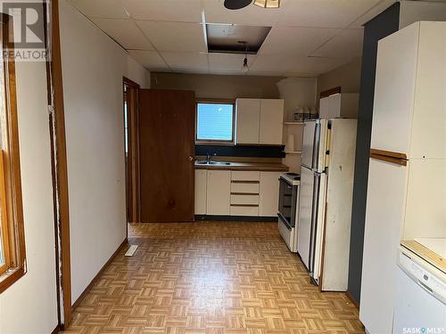 247 4Th Avenue E, Gravelbourg, SK - Indoor Photo Showing Kitchen With Double Sink