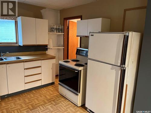 247 4Th Avenue E, Gravelbourg, SK - Indoor Photo Showing Kitchen With Double Sink