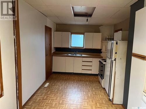 247 4Th Avenue E, Gravelbourg, SK - Indoor Photo Showing Kitchen With Double Sink