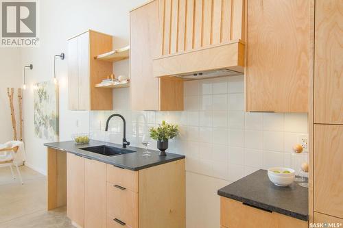 1421 Spadina Crescent E, Saskatoon, SK - Indoor Photo Showing Kitchen