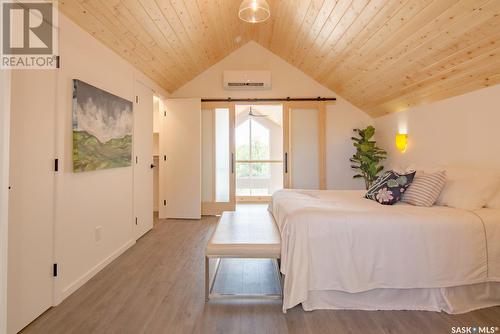 1421 Spadina Crescent E, Saskatoon, SK - Indoor Photo Showing Bedroom