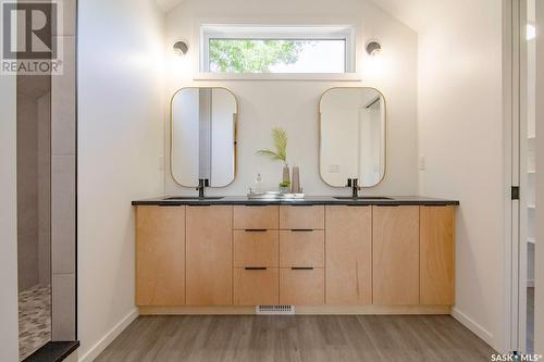 1421 Spadina Crescent E, Saskatoon, SK - Indoor Photo Showing Bathroom