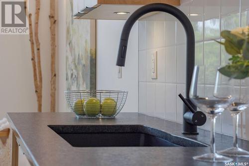 1421 Spadina Crescent E, Saskatoon, SK - Indoor Photo Showing Kitchen