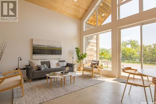 1421 Spadina Crescent E, Saskatoon, SK - Indoor Photo Showing Living Room