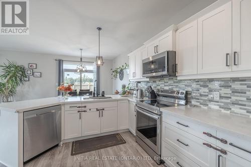 Kitchen - Main level - 1 Oxford Terrace N, St. Thomas, ON - Indoor Photo Showing Kitchen With Stainless Steel Kitchen With Upgraded Kitchen