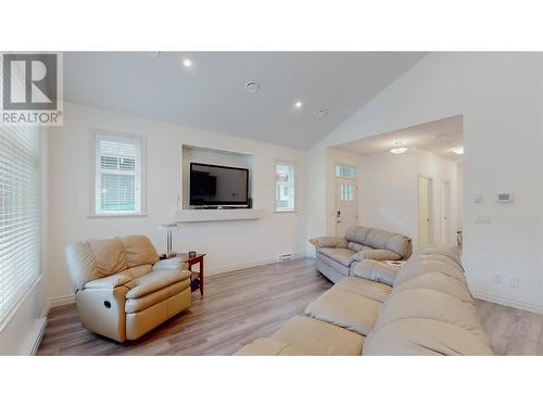 2450 Radio Tower Road Unit# 45, Oliver, BC - Indoor Photo Showing Living Room