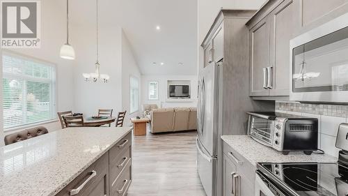 2450 Radio Tower Road Unit# 45, Oliver, BC - Indoor Photo Showing Kitchen With Upgraded Kitchen