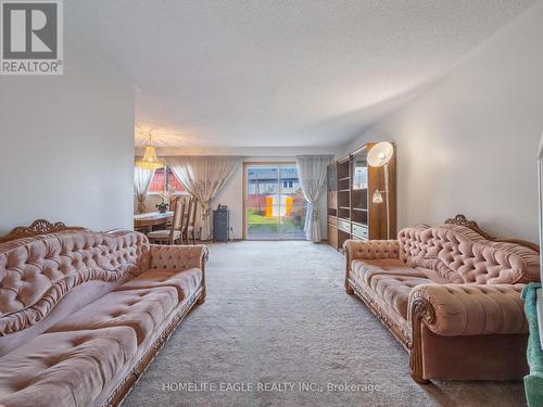 7357 Shallford Road, Mississauga, ON - Indoor Photo Showing Living Room