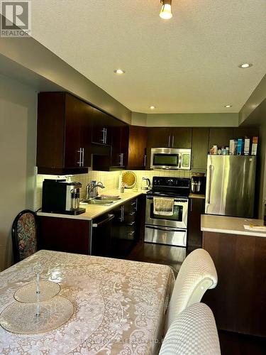 167 Sims Estate Drive, Kitchener, ON - Indoor Photo Showing Kitchen