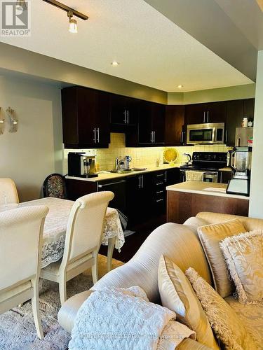 167 Sims Estate Drive, Kitchener, ON - Indoor Photo Showing Kitchen