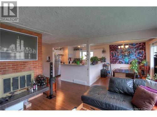 Front house main floor (755A) - 755 Francis Avenue, Kelowna, BC - Indoor Photo Showing Living Room With Fireplace