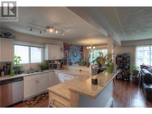 Front house main floor kitchen (755A) - 755 Francis Avenue, Kelowna, BC - Indoor Photo Showing Kitchen With Double Sink