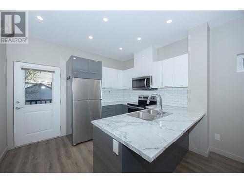 755-759 Francis Avenue, Kelowna, BC - Indoor Photo Showing Kitchen With Upgraded Kitchen