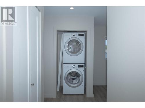 755-759 Francis Avenue, Kelowna, BC - Indoor Photo Showing Laundry Room