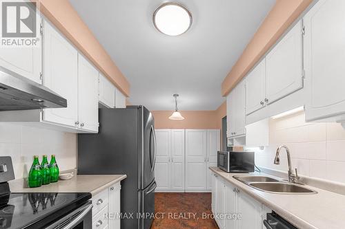 715 Greenoch Court, Oshawa (Mclaughlin), ON - Indoor Photo Showing Kitchen With Double Sink With Upgraded Kitchen