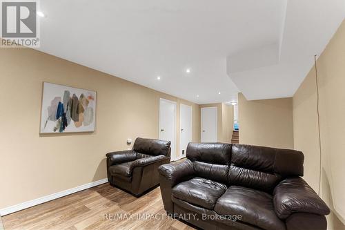 715 Greenoch Court, Oshawa, ON - Indoor Photo Showing Living Room