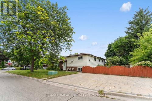 715 Greenoch Court, Oshawa, ON - Outdoor