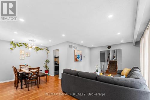 715 Greenoch Court, Oshawa, ON - Indoor Photo Showing Living Room