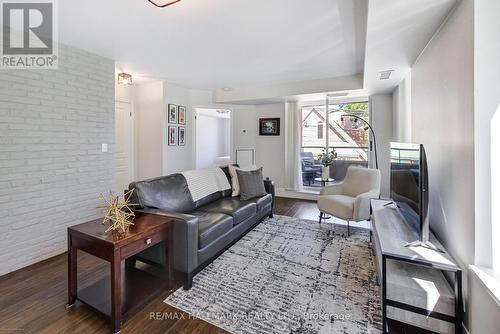 220 - 1733 Queen Street E, Toronto (The Beaches), ON - Indoor Photo Showing Living Room