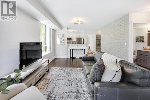 220 - 1733 Queen Street E, Toronto (The Beaches), ON - Indoor Photo Showing Living Room