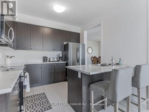 2240 Grainger Loop, Innisfil, ON - Indoor Photo Showing Kitchen