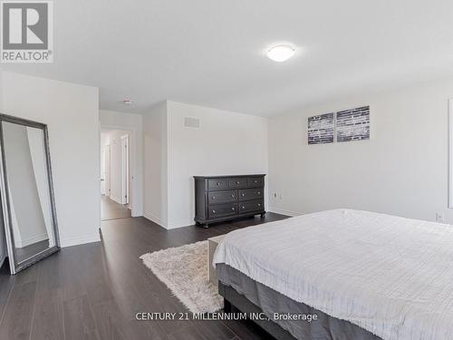 2240 Grainger Loop, Innisfil, ON - Indoor Photo Showing Bedroom