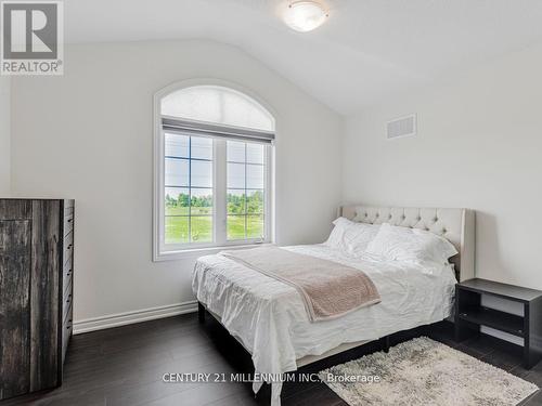 2240 Grainger Loop, Innisfil, ON - Indoor Photo Showing Bedroom