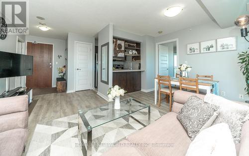 1910 - 215 Queen Street E, Brampton, ON - Indoor Photo Showing Living Room