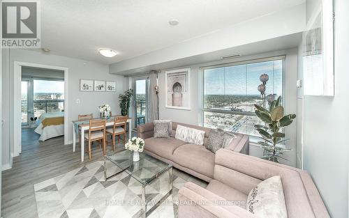 1910 - 215 Queen Street E, Brampton, ON - Indoor Photo Showing Living Room