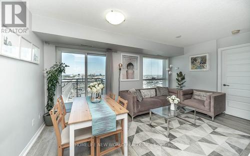 1910 - 215 Queen Street E, Brampton, ON - Indoor Photo Showing Living Room