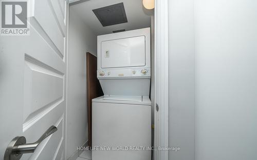 1910 - 215 Queen Street E, Brampton, ON - Indoor Photo Showing Laundry Room