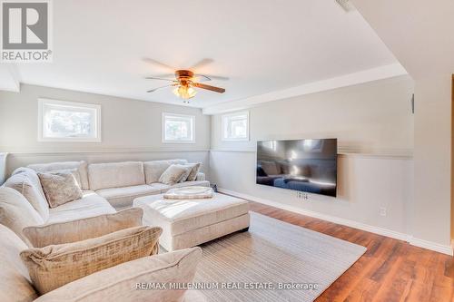 22648 Grey Rd 16 Road, Chatsworth, ON - Indoor Photo Showing Living Room