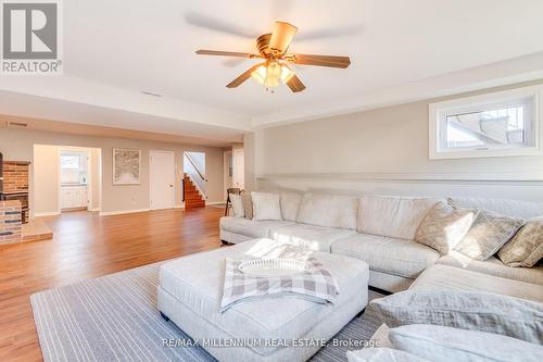 22648 Grey Rd 16 Road, Chatsworth, ON - Indoor Photo Showing Living Room