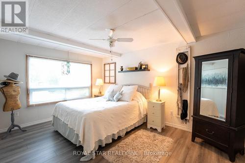 99 Linden Lane, Innisfil, ON - Indoor Photo Showing Bedroom