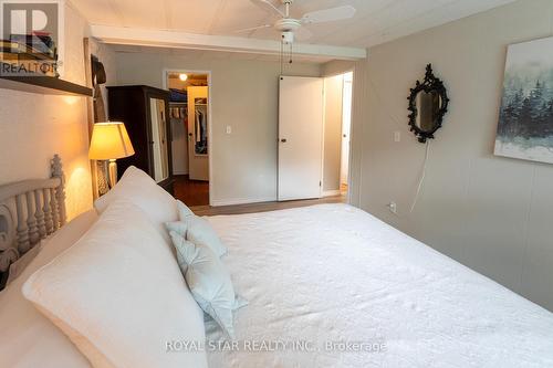 99 Linden Lane, Innisfil, ON - Indoor Photo Showing Bedroom