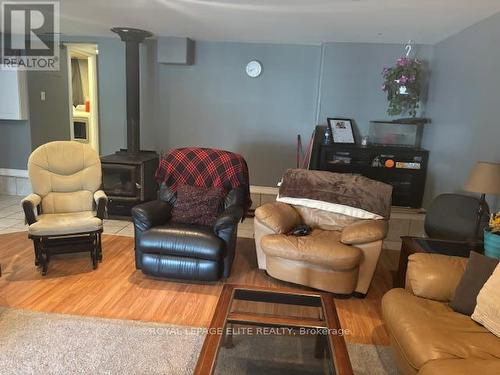 927 Highway 17, Greater Sudbury, ON - Indoor Photo Showing Living Room