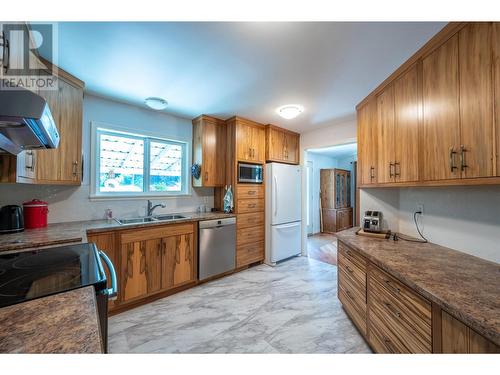 6333 Simpson Road, Summerland, BC - Indoor Photo Showing Kitchen With Double Sink