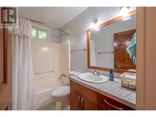 6333 Simpson Road, Summerland, BC - Indoor Photo Showing Bathroom