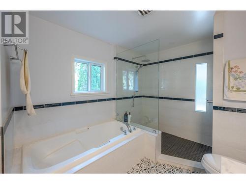 6333 Simpson Road, Summerland, BC - Indoor Photo Showing Bathroom