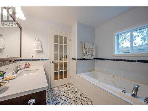 6333 Simpson Road, Summerland, BC - Indoor Photo Showing Bathroom