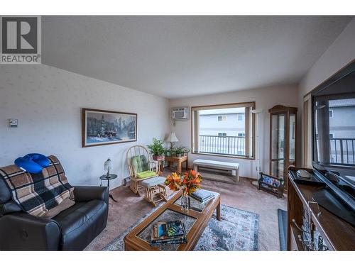 84 Van Horne Street Unit# 204, Penticton, BC - Indoor Photo Showing Living Room